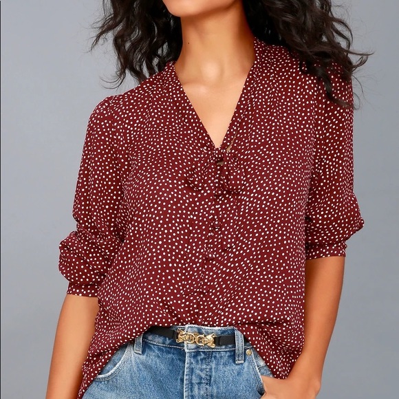 NWOT Lulu’s On The Spot Burgundy Tie Button Up - Picture 2 of 4